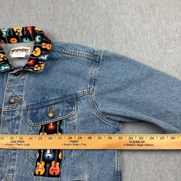 Wrangler Denim Jacket Mens Medium Blue‎ Rugged Wear Trucker Guitar Print Western